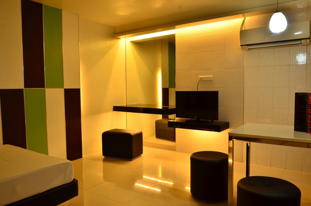 One Serenata Hotel Bacao Cavite Habitación foto