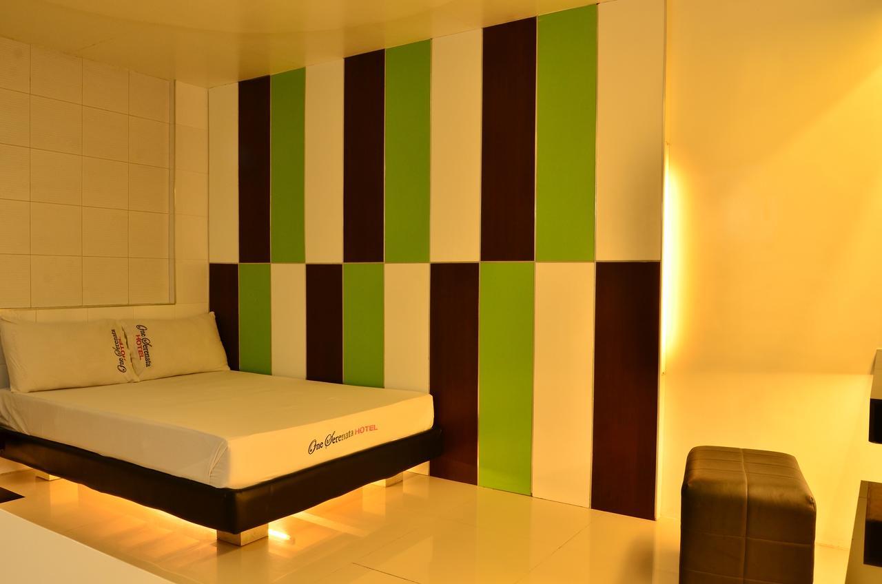 One Serenata Hotel Bacao Cavite Habitación foto